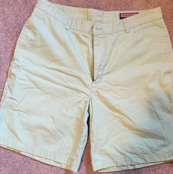 Vineyard Vines Men's Green Shorts - Picture 1 of 5